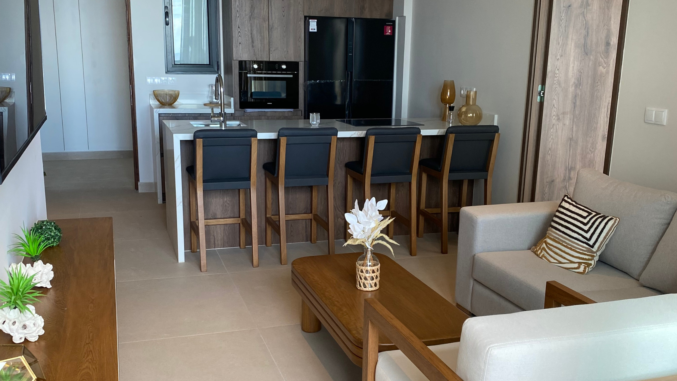 Woonkamer met zeezicht appartement C7